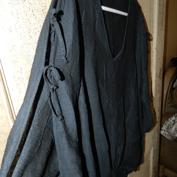 Lola & Sophie Black High Low Top Size Small (CC-37) - Picture 3 of 7